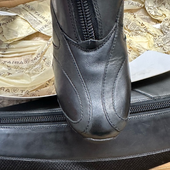 Ariat Black Boots Sleek Durable Design - Picture 3 of 7